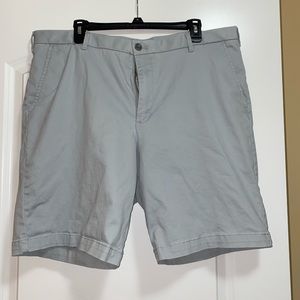 Men’s light blue/ gray shorts